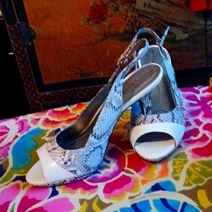 Women's shoes